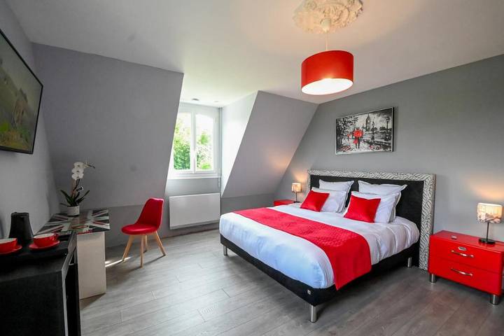 Location de vacances pour 2 personnes, avec Terrasse et Jacuzzi ainsi que Jardin et Piscine à Tessy-sur-Vire