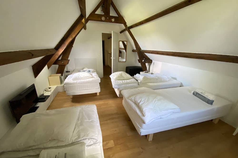 Perigourdine-Haus mit Pool in einer echten Friedensoase von 1 Hektar 4*. in Vitrac, Périgord Noir