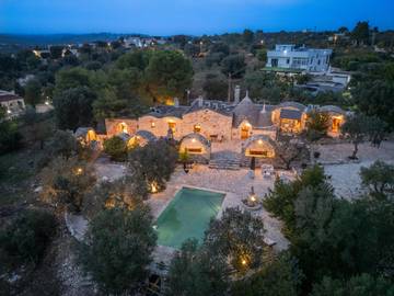 Trullo per 17 Persone in Ceglie Messapica, Valle D'Itria, Foto 1