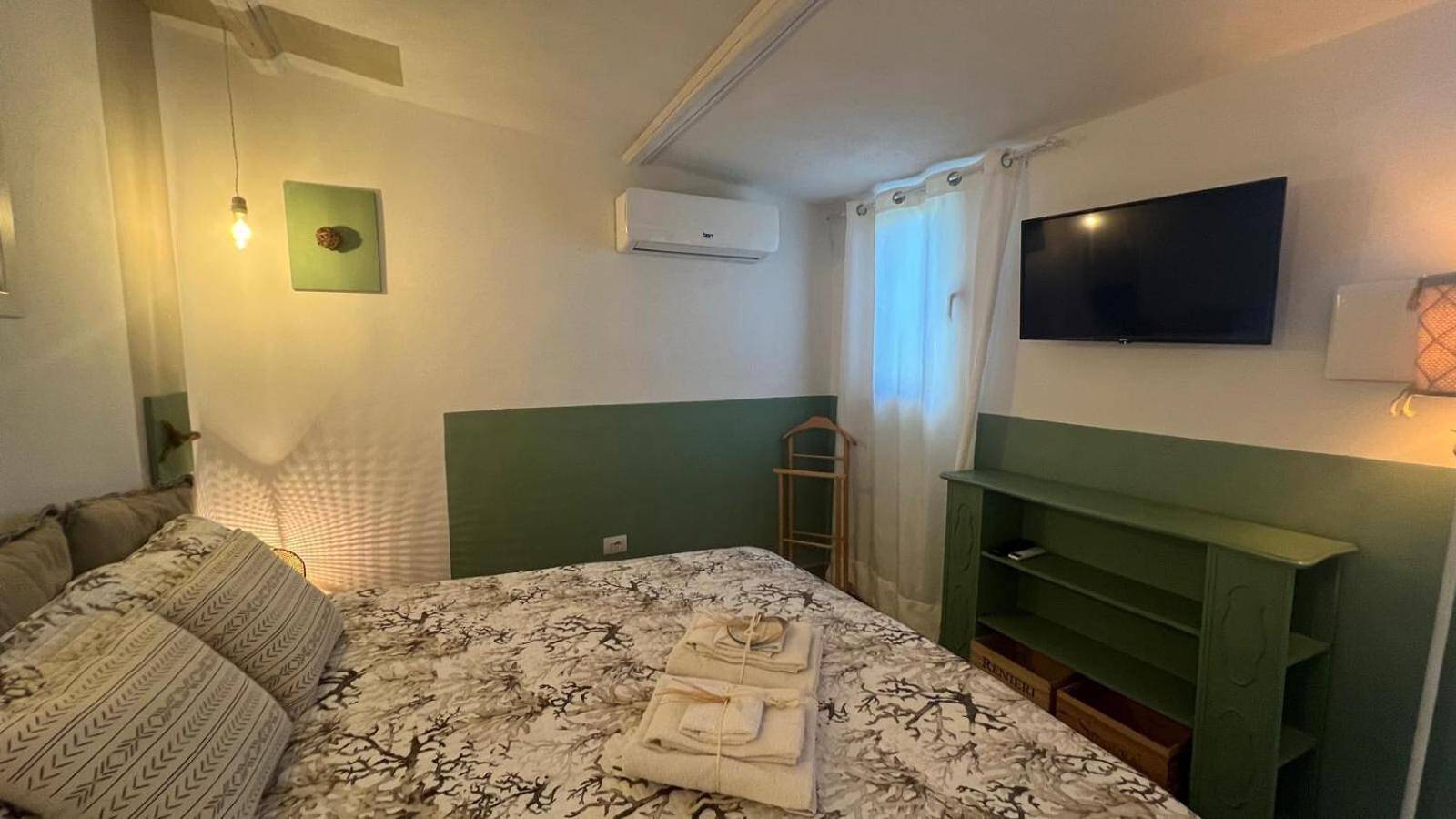 Casa Vacanze 'Mia House - Mare con Giardino' con Terrazza Privata, Wi-Fi e Aria Condizionata in Santa Teresa di Gallura, Santa Teresa Gallura