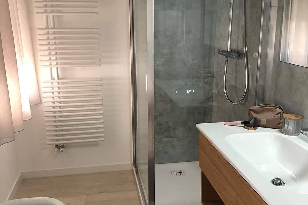 Entire apartment, Beautiful newly renovated apartment close to the centre and the beach in Porto San Giorgio, Fermo Province