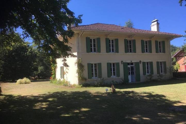 Location de vacances pour 13 personnes, avec jardin à Pontenx-les-Forges
