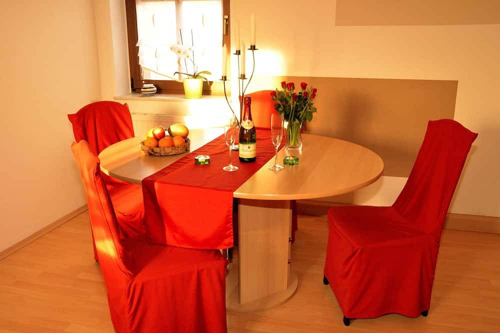 Ganze Wohnung, Tolle Ferienwohnung direkt am Schloss Pillnitz für Paare und Familien in Loschwitz, Dresden