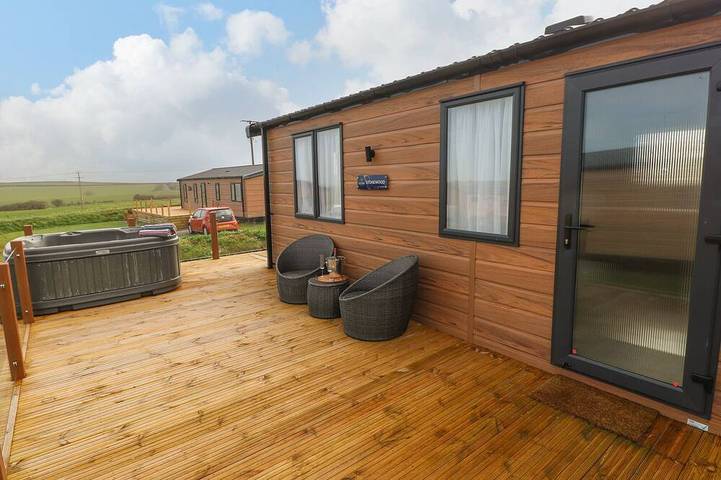 Glamping for 4 people, with Hot tub and Garden in Pembrokeshire