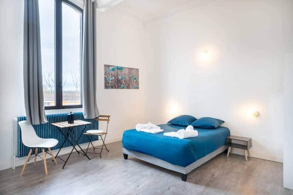 Château Fourclins – charming 8-bedroom gîte with park & pond in Merville, Haute-Garonne