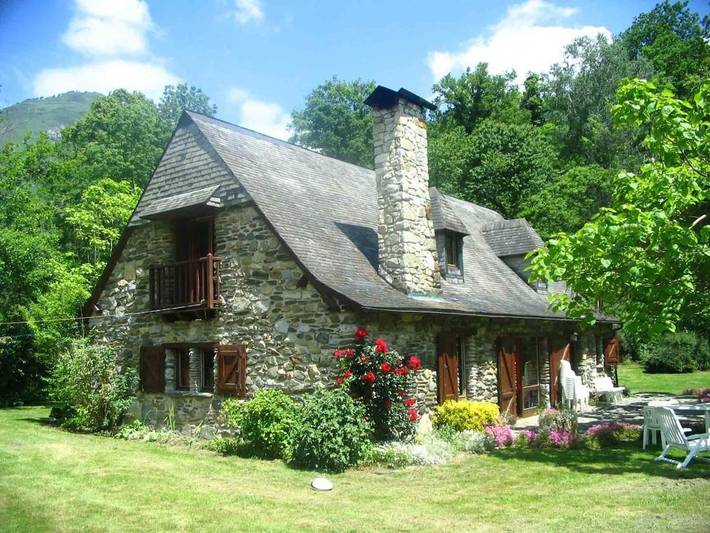 Location de vacances pour 9 personnes, avec Balcon et Terrasse ainsi que Jardin et Vue à Béost