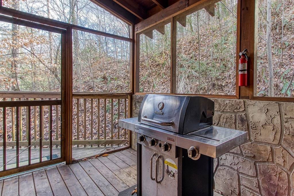 Log Cabin for 4 Guests in Pigeon Forge, Sevier County