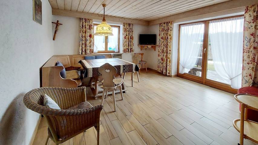 Ferienwohnung für 6 Personen, mit Terrasse und Garten im Pfaffenwinkel