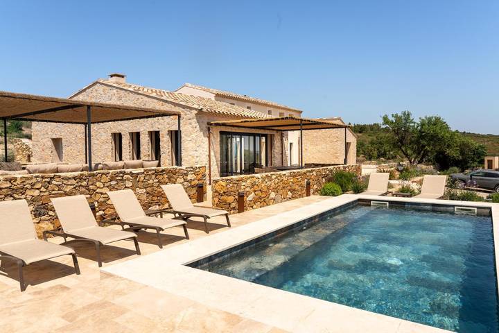 Gîte pour 10 personnes, avec Jacuzzi et Terrasse ainsi que Jardin et Piscine
