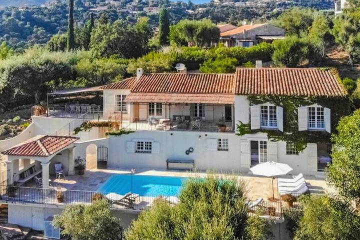 Gîte pour 10 personnes, avec piscine, adapté aux familles