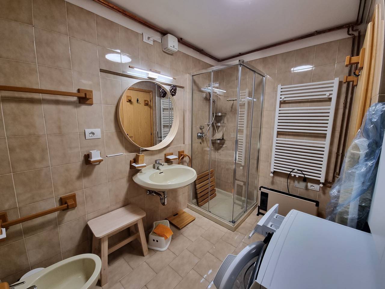 Ganze Ferienwohnung, Ferienwohnung für 4 Personen mit Terrasse in Mazzin, Dolomiti Superski