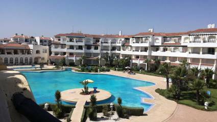 Gîte pour 8 personnes, avec bassin pour enfant et piscine ainsi que jardin et vue dans Sidi Rahal
