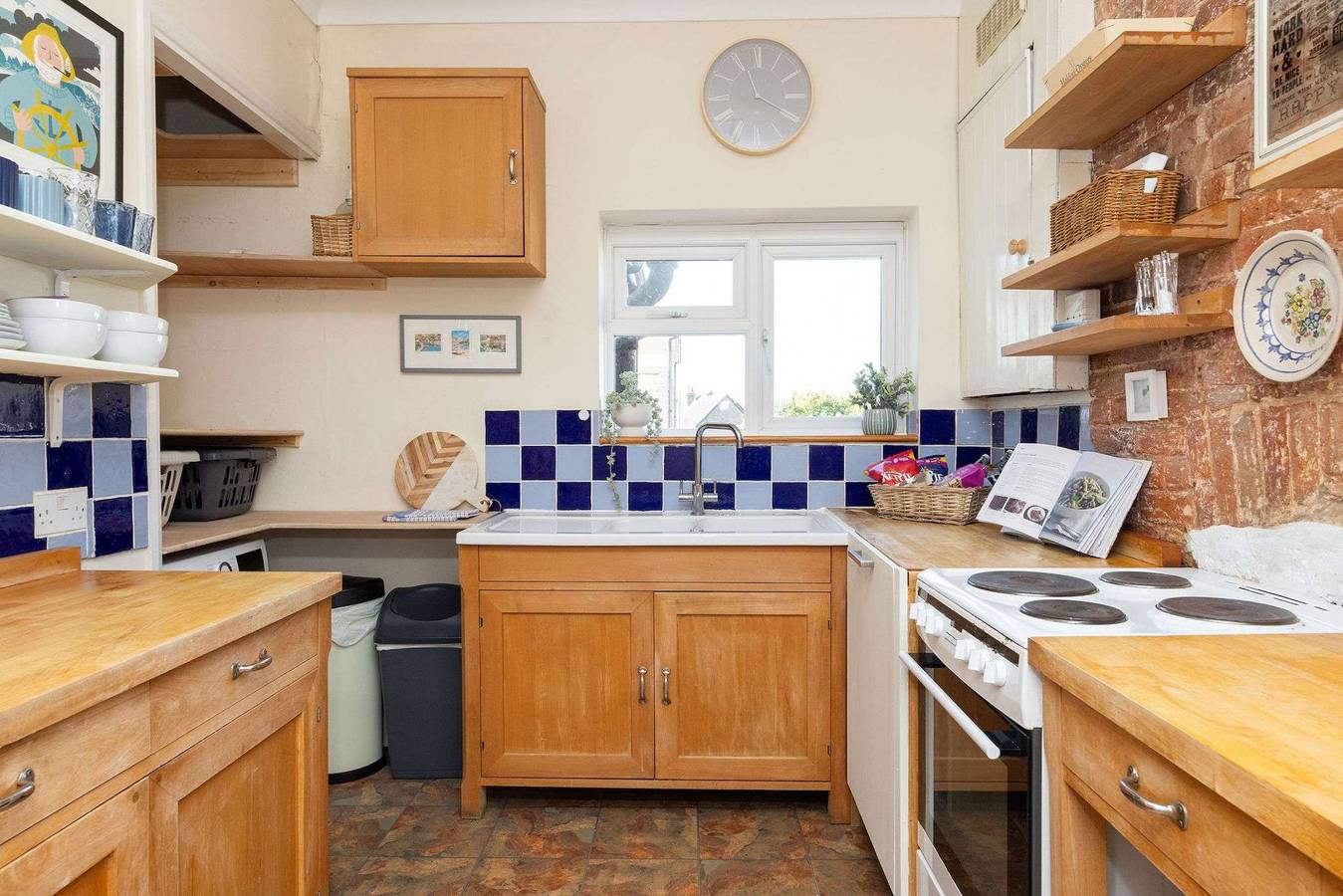 Entire apartment, Characterful City Maisonette for 4 in Chichester, West Sussex