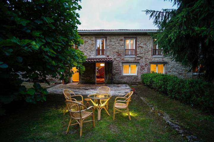 Casa rural para 14 personas, con Balcón y Terraza además de Jardín y Vistas en Santiago de Compostela