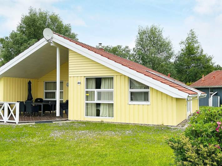 Ferienhaus für 12 Personen, mit Whirlpool und Terrasse sowie Garten und Sauna in Otterndorf