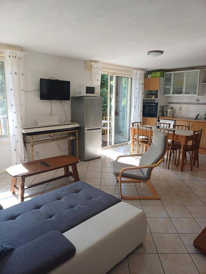 Appartement de vacances pour 7 personnes, avec vue ainsi que balcon et piscine, animaux acceptés