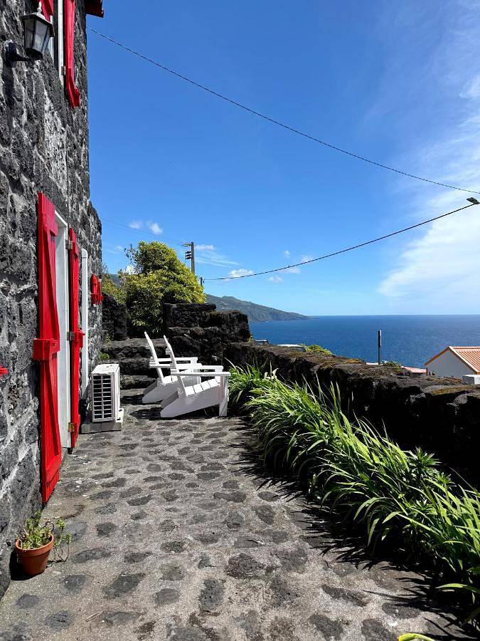 Location de vacances pour 3 personnes, avec vue et jardin à Lajes do Pico