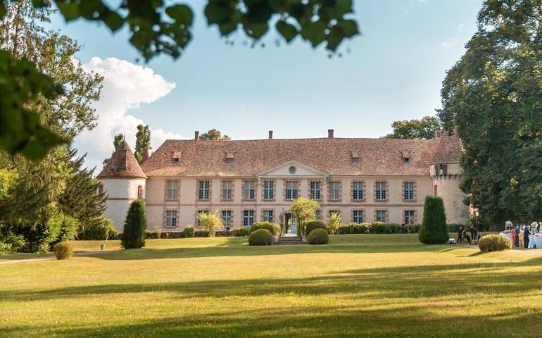 Hôtel pour 2 personnes, avec vue ainsi que terrasse et jardin dans Senlisse