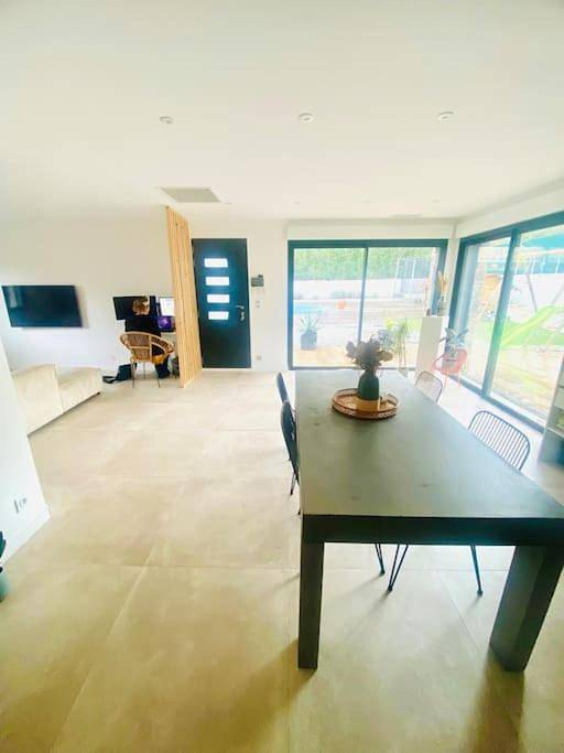 Location de vacances pour 6 personnes, avec terrasse et piscine à Poulx - 4