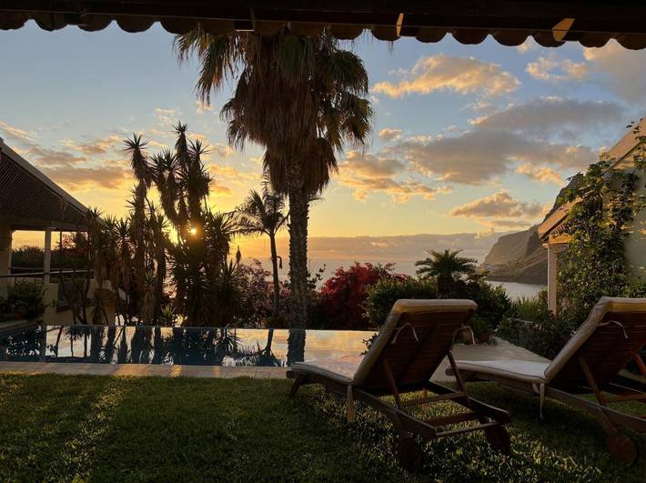 Casas e apartamentos de temporada para 3 pessoas, com jardim e vista e ainda piscina em Jardim do Mar