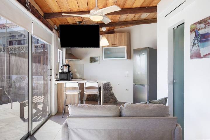 Apartamento entero, Casa de vacaciones 'La Terraza Del Mar' con vistas al mar, terraza y Wi-Fi in Costanera, Costa este de Tenerife