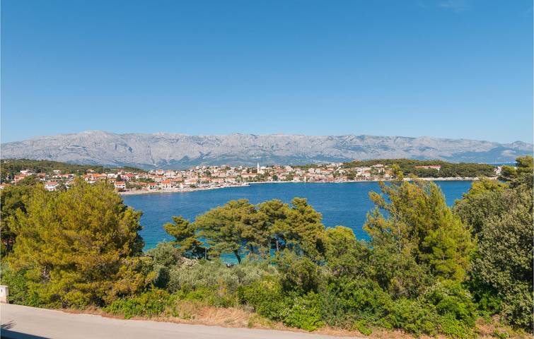 Ganze Ferienwohnung, Charmante Unterkunft, 1 km vom Strand entfernt: Gemütliche 70 m² große Wohnung mit Pool und Terrasse in Selca, Brac