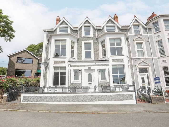Cottage for 12 people, with garden in Criccieth
