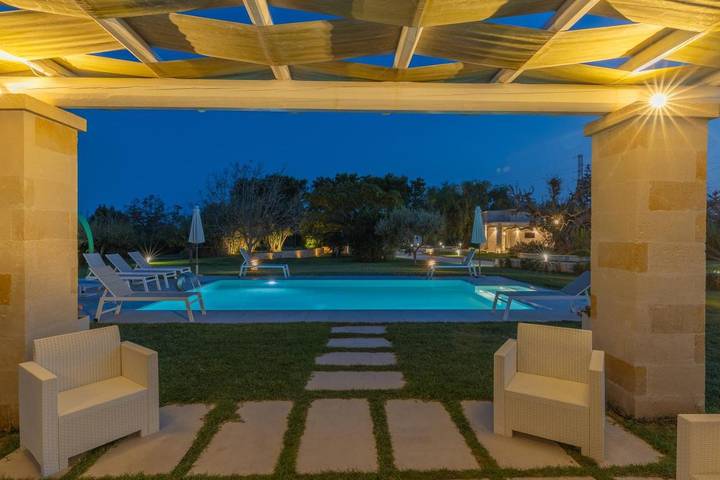 Location de vacances pour 10 personnes, avec jardin ainsi que vue et piscine à Francavilla Fontana - 2