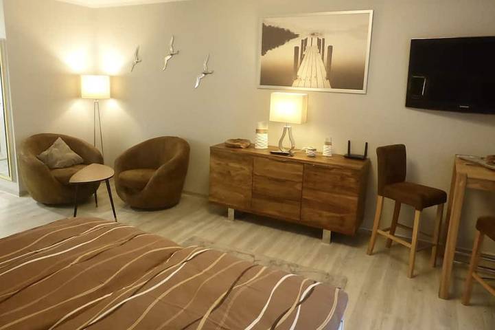 Ganze Wohnung, Modernes Appartement, Küche großer Terasse  & Babyausstattung, nähe Aok Klinik in Wiek, Rügen