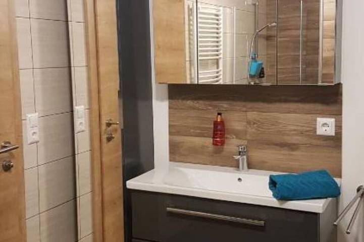 Ganze Wohnung, Modernes Appartement für 2 bis 5 Personen mit Kamin und schönem Bergblick ! in Hohe Tauern, Flattach