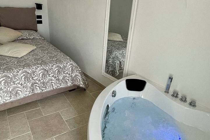 Gîte pour 4 personnes, avec jacuzzi, animaux acceptés à Perinaldo - 3