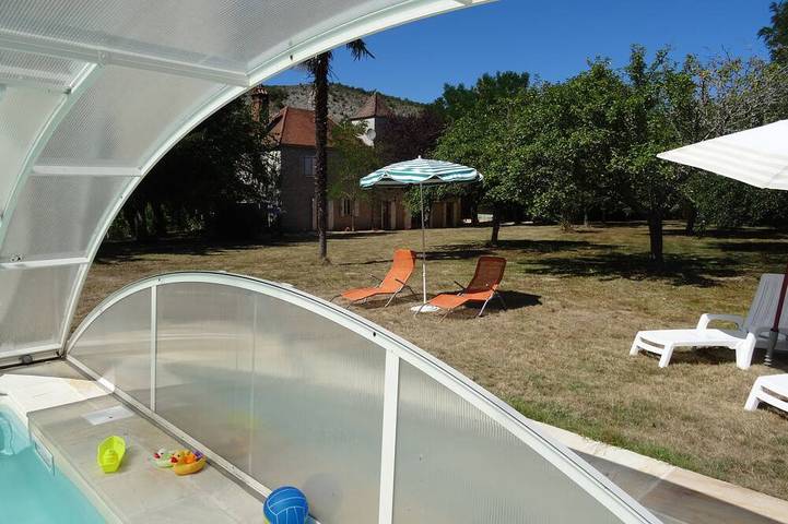 Vacation house for 5 people, with terrace and pool as well as hot tub and yard, with pets - 1