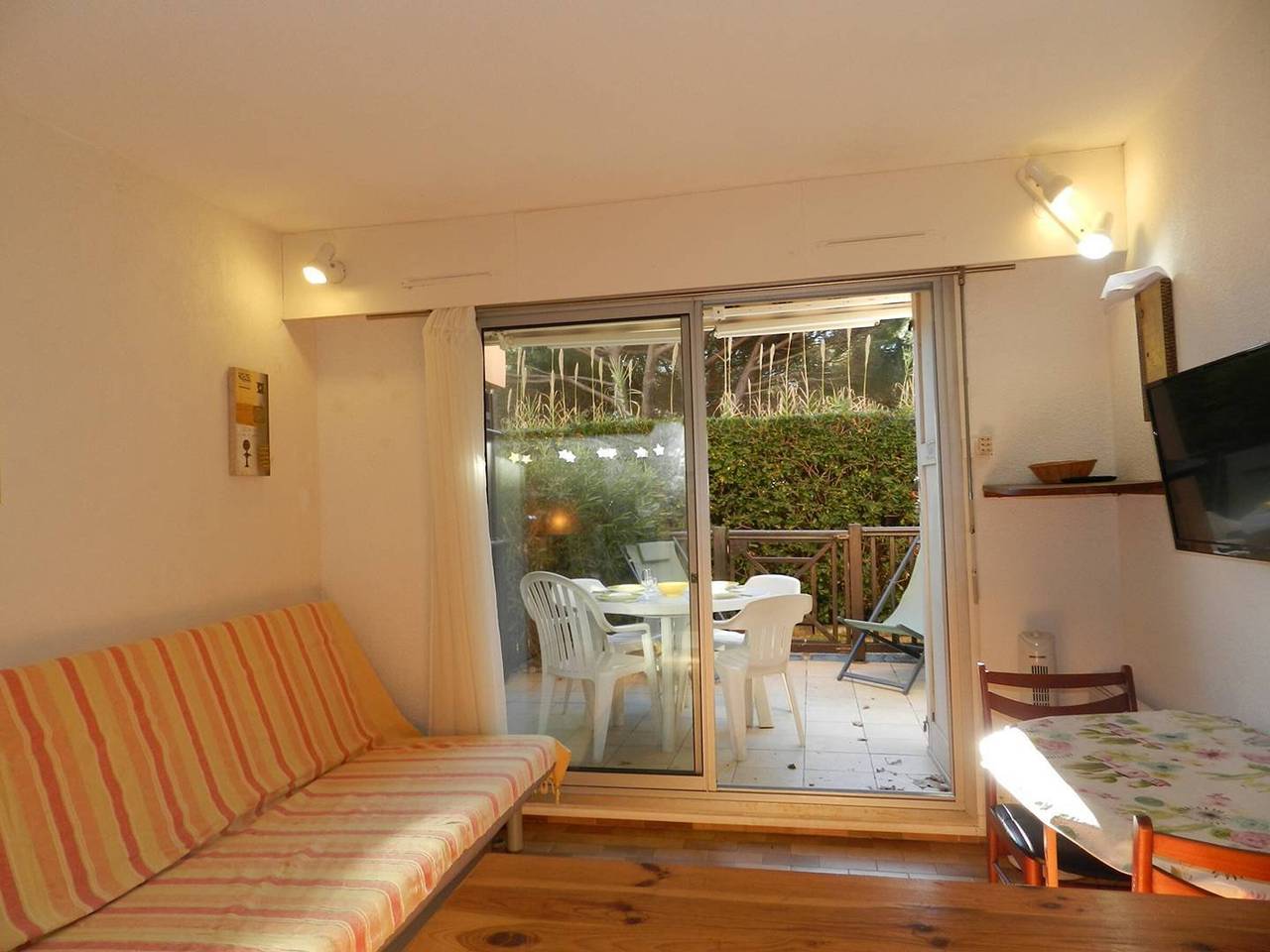 Ganze Wohnung, Studio am Strand mit Pool, Tennis und Terrasse - Perfekt für Familien! in Bormes-les-Mimosas, Parc national Port-Cros