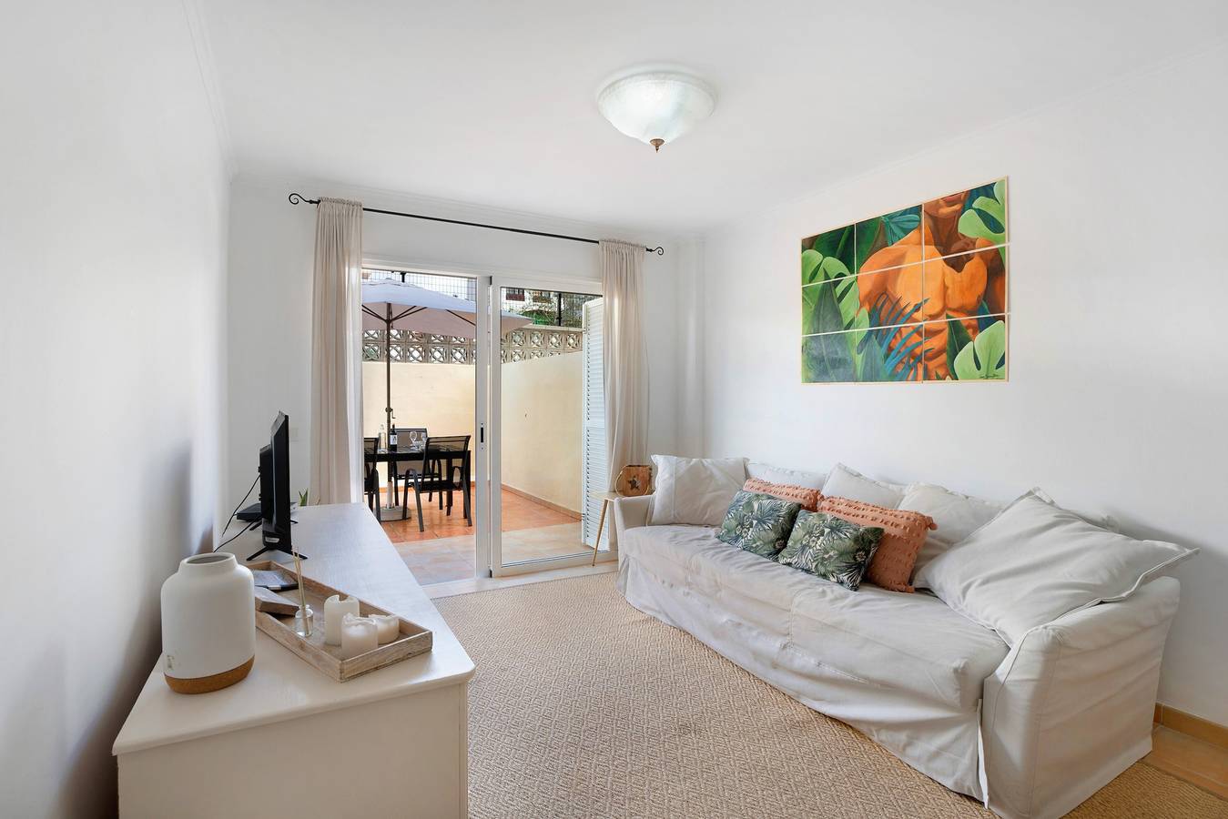 Ganze Wohnung, Ferienhaus "Our Home" mit Gemeinschaftspool, Terrasse und Wlan in Costa del Silencio, Arona