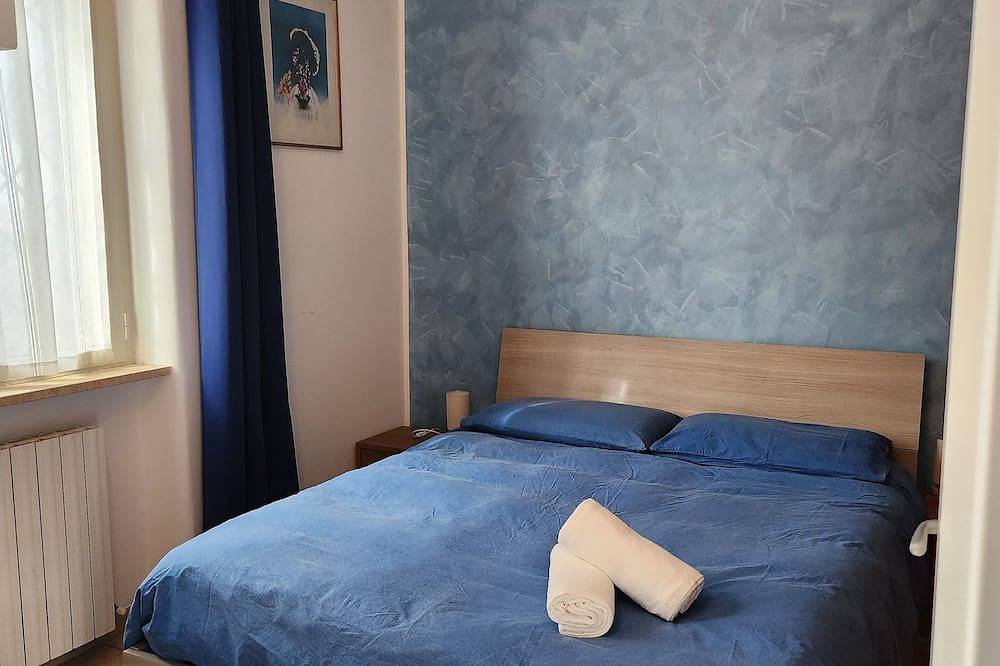 Entire apartment, Seaside B&B - Bright and breezy apartment with large garden 100 m from the sea. in Anzio, Rome Province