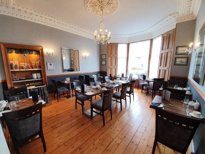 Bed and breakfast for 2 people, with garden and view in Edinburgh