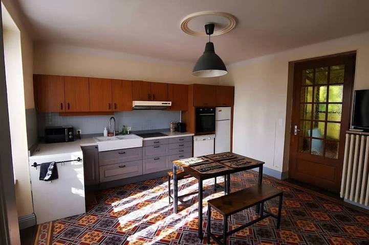 Location de vacances pour 3 personnes, avec Jacuzzi ainsi que Jardin et Piscine dans Gray-la-Ville