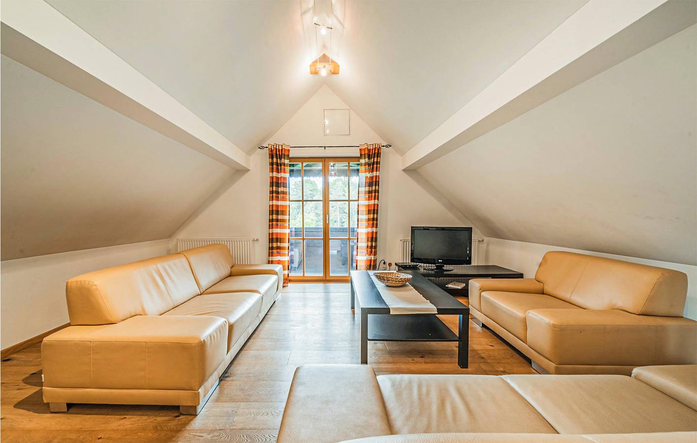 Gemütliche 2-Zimmer-Wohnung mit Terrasse, Küche und WLAN in der Nähe des Flusses Koppentraun in Salzkammergut-Berge, Bad Goisern am Hallstättersee