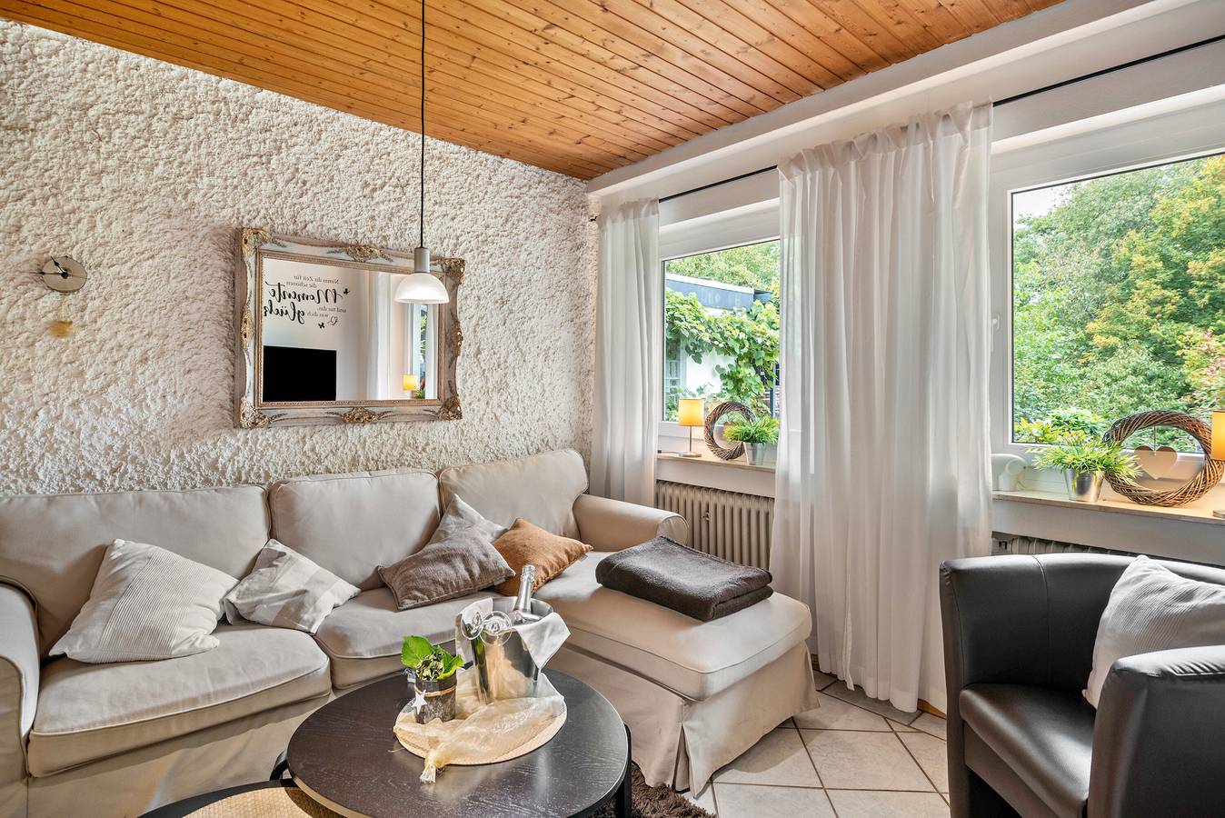 Ganze Wohnung, Apartment 'Sonnenschein' mit Bergblick, Gemeinschaftsterrasse und Wlan in Wiltingen, Landkreis Trier-Saarburg