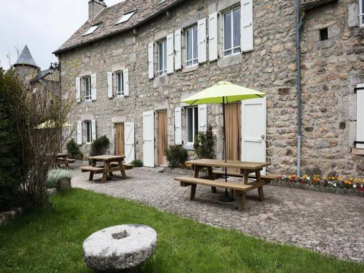 Location de vacances pour 5 personnes, avec piscine et terrasse, adapté aux familles dans L'Aubrac