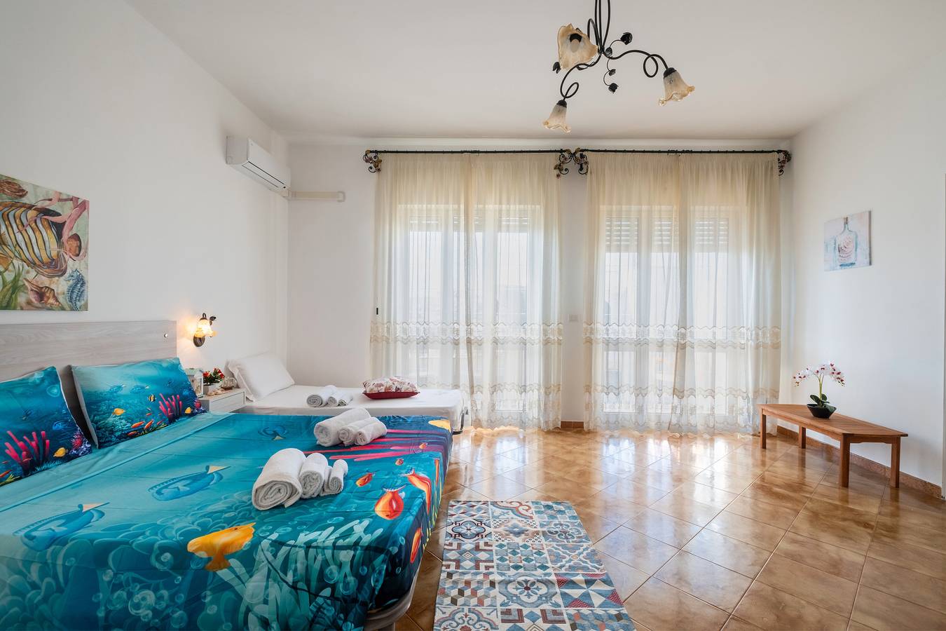 Casa Vacanze 'Azzurro Luxury Room Controvento' con vista mare, Wi-Fi e aria condizionata in Porto Cesareo, Golfo di Taranto
