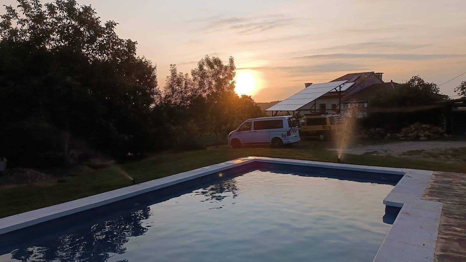 Apartamento entero, Apartamento 'Casa Agarimo' con piscina compartida, bañera de hidromasaje y barbacoa in Junquera de Ambía, Provincia de Orense