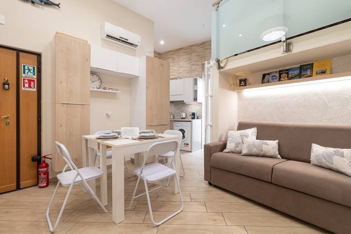 Holiday Home 'Zelda Casa Vacanza' with Balcony, Wi-Fi and Air Conditioning in Giovinazzo, Bari Provinsen