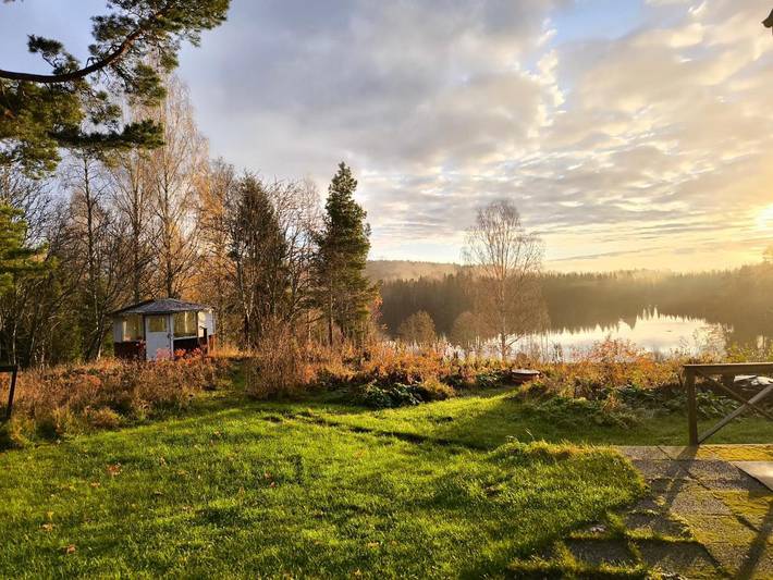 Villa för 8 Personer, med bastu samt sjöutsikt och trädgård och utsikt i Ludvika