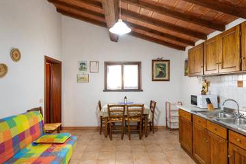 Ferienwohnung für 4 Personen, mit Garten und Pool in Cecina