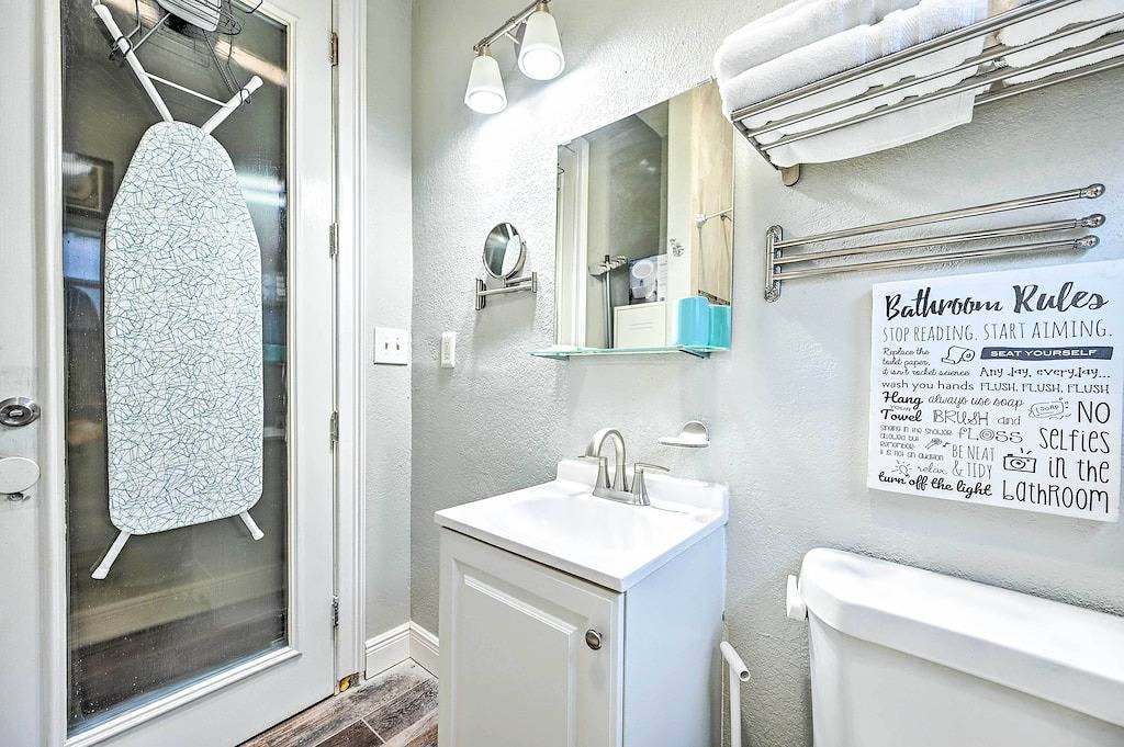 Ganze Wohnung, Updated Ybor City Duplex ~ 1/2 Mi to Seventh Ave! in Ybor City, Tampa