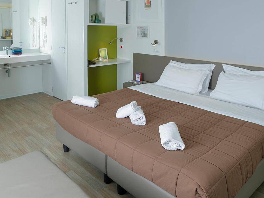 Cozy Bungalow with Parking, WiFi & Terrace, 2km from Chirignago in Venice, Venice Province
