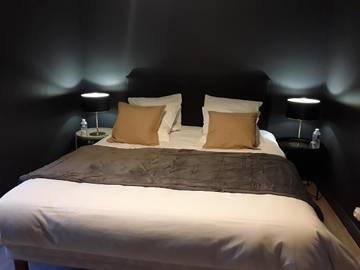 Hôtel pour 2 personnes, avec vue ainsi que jardin et terrasse, animaux acceptés à La Charité-sur-Loire