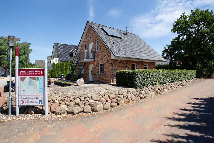 Hel lejlighed, Apartment 'Haus 50 Eg' with Private Terrace, Private Garden and Wi-Fi in Röbel, Müritz