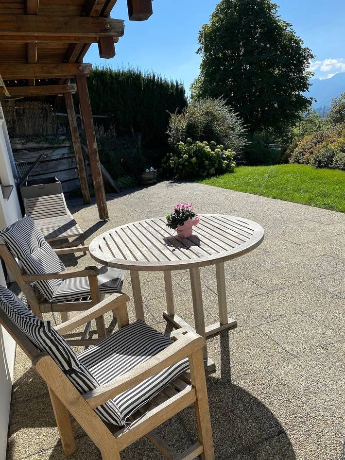 Ferienwohnung für 2 Personen, mit Terrasse und Garten sowie Ausblick in Murnau am Staffelsee